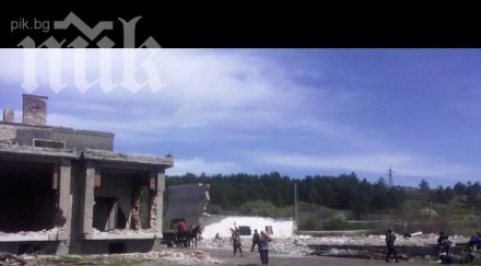 роми разрушават сгради бдж