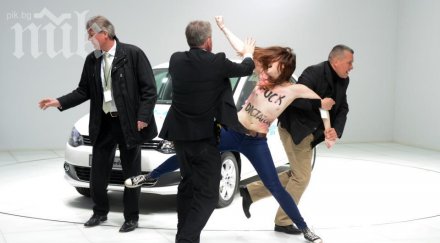 путин харесал голите украинки фемен