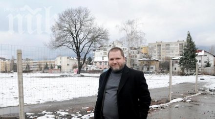 скандален кмет герб пише порно поезия