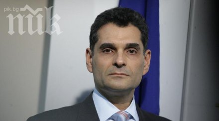 зам министърът енергетиката бяга хванат журналисти