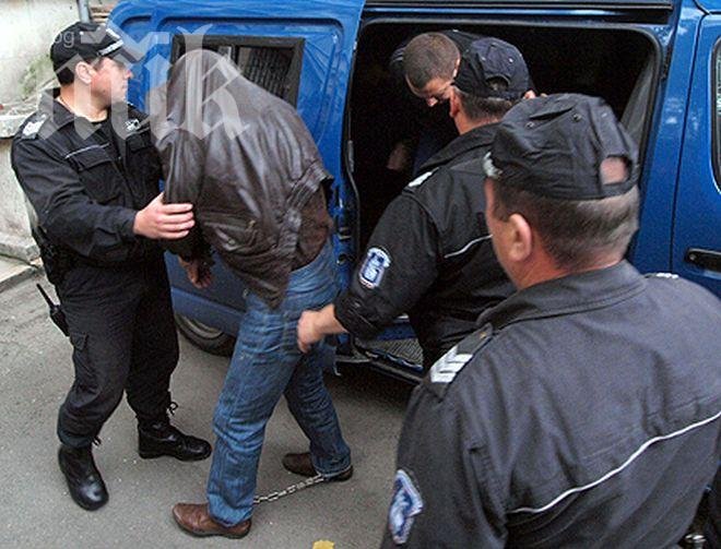 Старшина заловен да краде салам за 6 лева