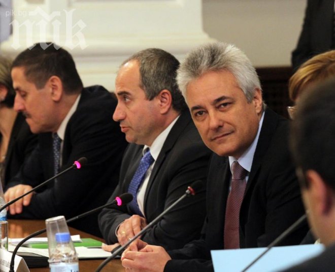 Роми към журналисти: Боклуци, днес е наш ден