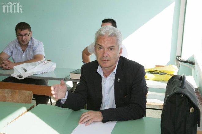 Волен уреди професор, писал му шестица, за водач на листа 