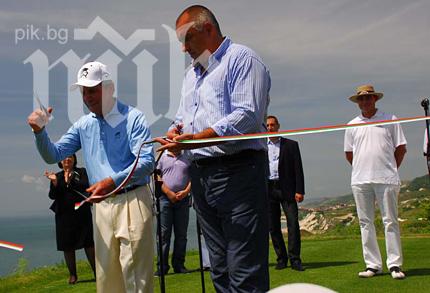 ГЕРБ пуска книжка със 100 обекта на лентичките на Бойко 