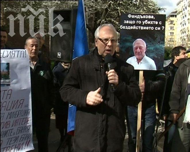 Искат оставката и на Фандъкова