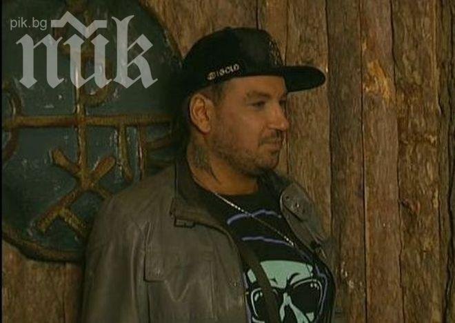 Публиката на път да изгони Азис от Къртицата