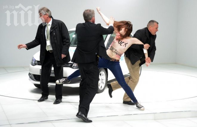  Путин харесал голите украинки на „Фемен“