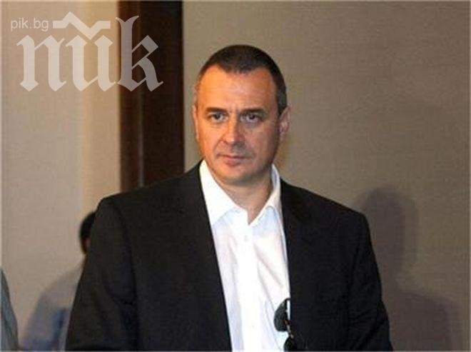 Служебен министър сяда в стола на Цветлин Йовчев 