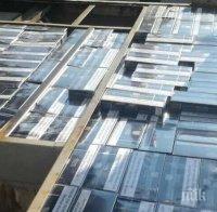 Удар! Митничари спипаха 320 000 къса контрабандни цигари в автомобил на 