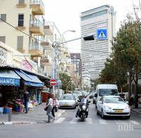 Часове преди Доналд Тръмп да кацне в Тел Авив: Автомобил удари пешеходци на тротоара