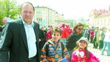 САМО В ПИК И "РЕТРО"! Михаил Миков в уникална изповед: Опазих децата си от жълти атаки! На „Позитано” 20 не ме чуват, но не съм обиден (УНИКАЛНИ СНИМКИ)