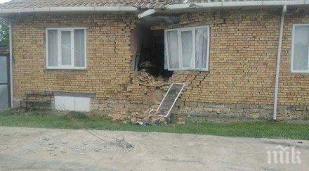 куриоз застрахователи плащат тухли спалнята