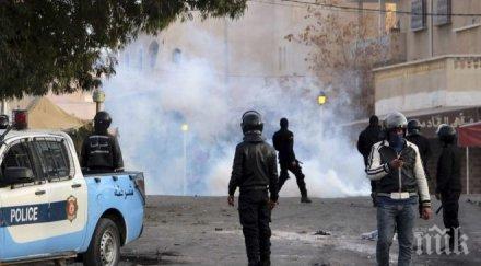 тунизийските сили сигурност сблъскали протестиращи загинал