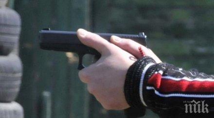 екшън айтос пиян охранител слънчака размаха патлак магазин