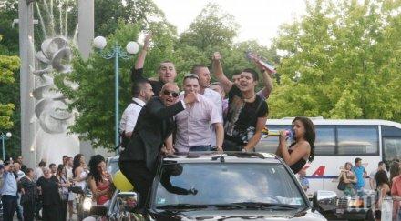 заснеха абитуриенти висят коли чакат честитки кат