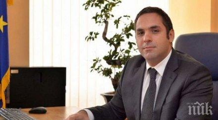 министърът икономиката бях отличник завърших право години