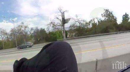 зрелищна катастрофа рокер приземи покрива кола видео