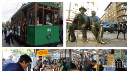 извънредно пик ретро трамваят става библиотека деня буквите библиотекар раздава карти книги градския транспорт обновена