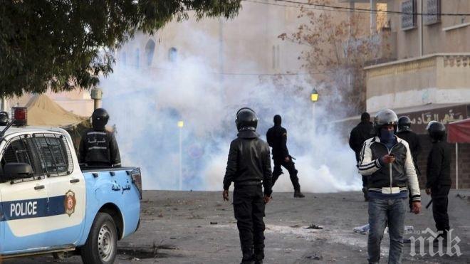 Тунизийските сили за сигурност са се сблъскали с протестиращи, има загинал