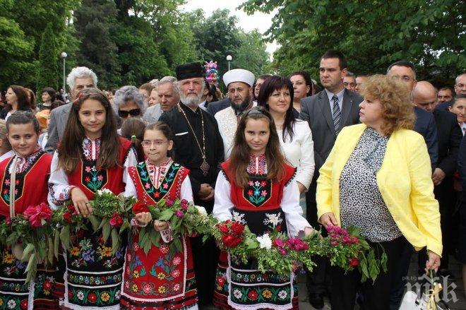Гвардейците в Кърджали развяха трибагреници навръх 24 май (СНИМКИ)