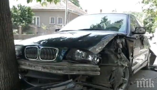Автомобил с абитуриенти се заби в дърво в Кърджали
