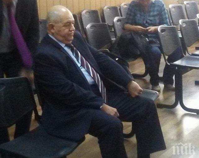 Обвиненият за подкупи проф. Василев се прекръсти в съда, бил невинен