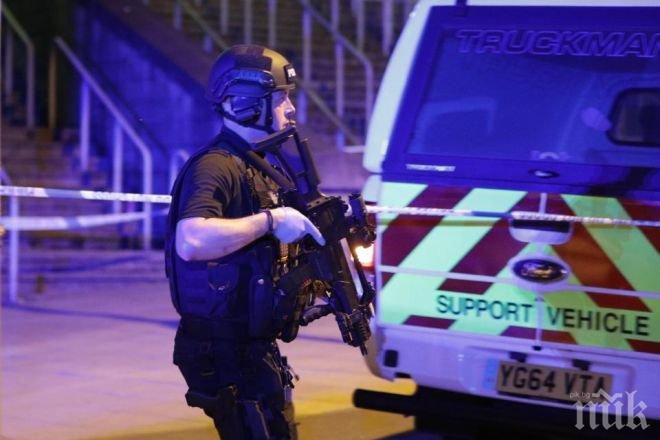 На мястото на взрива в Манчестър сапьори са извършили контролирана експлозия