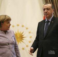 РАЗГОВОР ОЧИ В ОЧИ! Меркел и Ердоган се опитват за изгладят разногласията си