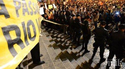 протестите продължават хиляди искат оставката бразилския президент