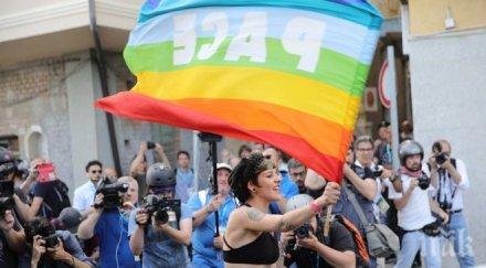 италианската полиция използва сълзотворен газ протестиращи време срещата