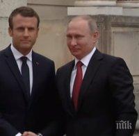 Макрон прие Путин в двореца Версай (ВИДЕО)