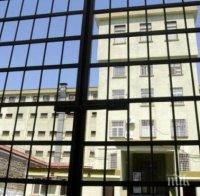 ОТ ПОСЛЕДНИТЕ МИНУТИ! Изненадваща проверка по тъмно в Софийския затвор, зам.-министър долетя на място