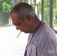ЮНАК! Кондуктор бълва цигарен дим в лицата на пътниците, докато къса билети