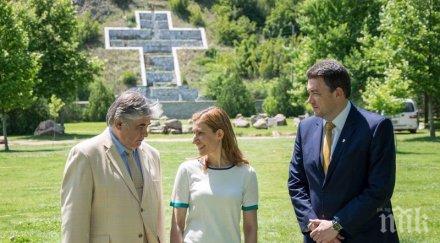 министър ангелкова заведе руския посланик храма ванга снимки