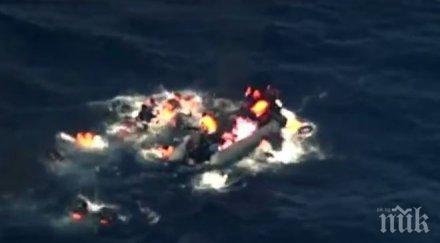 португалската авиация заснеха мигранти скачащи горяща лодка бреговете испания