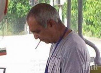 юнак кондуктор бълва цигарен дим лицата пътниците докато къса билети