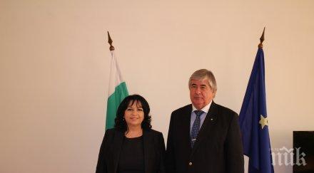 министър петкова руският посланик макаров обсъдиха съвместното сътрудничество областта енергетиката