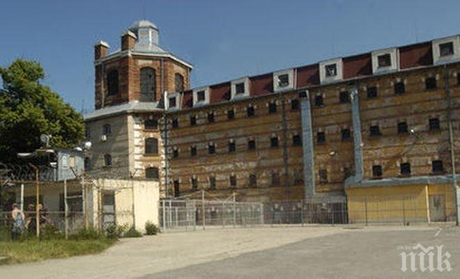 Зам.-министър Николай Проданов след проверката в Софийския затвор: Открити няколко мобилни телефона, едно самоделно ножче и едно устройство handsfree