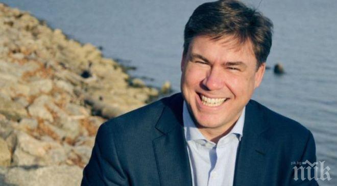 Шефът на пиар администрацията на Тръмп подаде оставка 