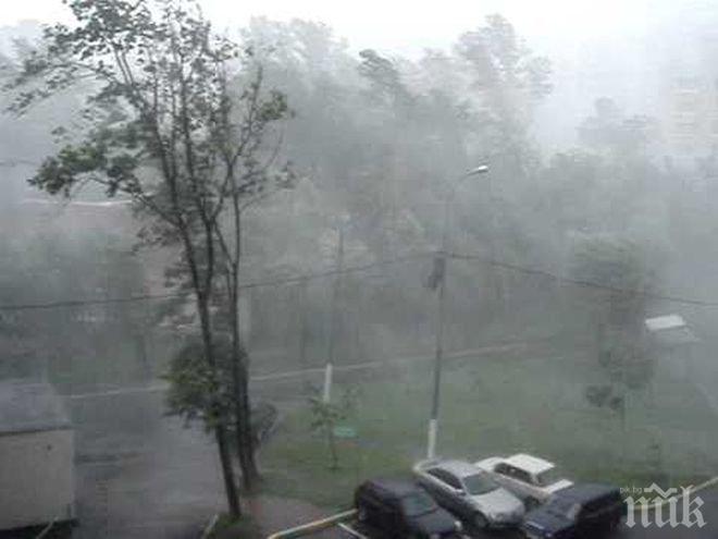 Жертвите на урагана в Москва достигнаха 14