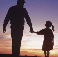 Кандидат-родители: 13 ергени чакат да осиновят дете