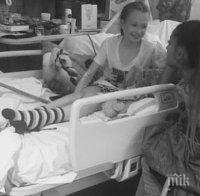 Ариана Гранде посети в болницата деца, пострадали при атентата след концерта й в Манчестър