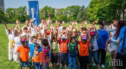 каратисти ученици отпразнуваха деня детето открита тренировка карате киокушин снимки