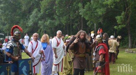 шоу девня зрелищно шествие беляза първия ден античния фестивал