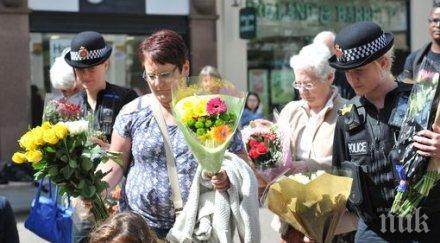 човещина бездомник купи цветя жертвите манчестър последните пари