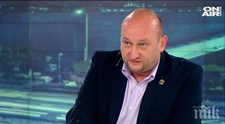 шефът менса решението махнат табелите камерите противоречи конституцията