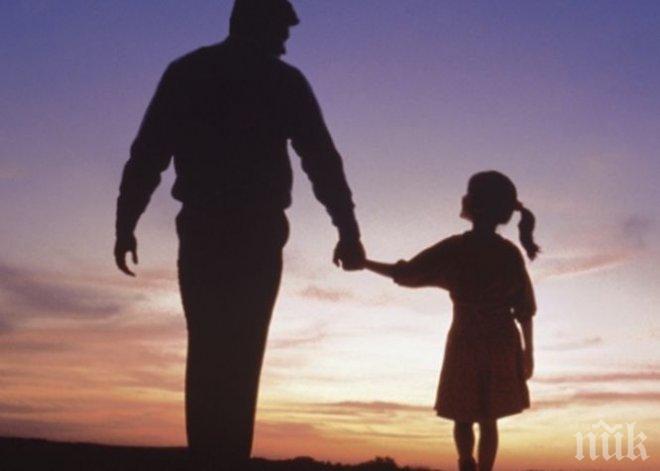 Кандидат-родители: 13 ергени чакат да осиновят дете