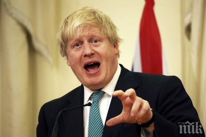 Борис Джонсън непоклатим, остава външен министър на Великобритания