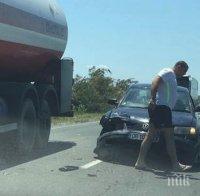 ИЗВЪНРЕДНО! Катастрофа блокира пътя Поморие-Ахелой