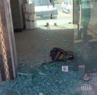 Един от нападателите на мавзолея в Техеран се е отровил при задържането му 